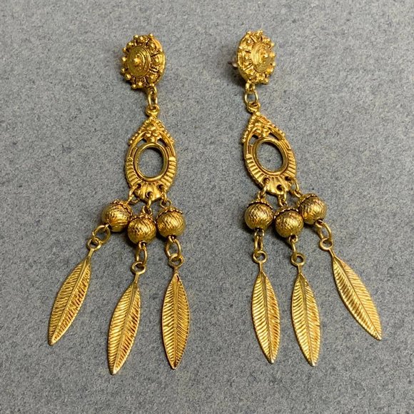 Retro gold feather statement Earrings - Picture 3 of 4